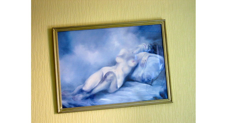 maleri af nøgen kvinde på hotelværelse
